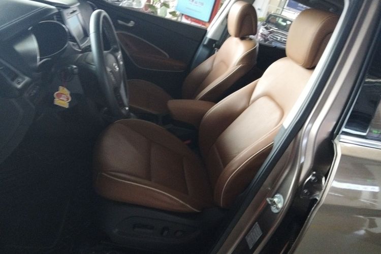 现代 胜达 2017款 2.0T 自动两驱智能型 7座中控内饰19