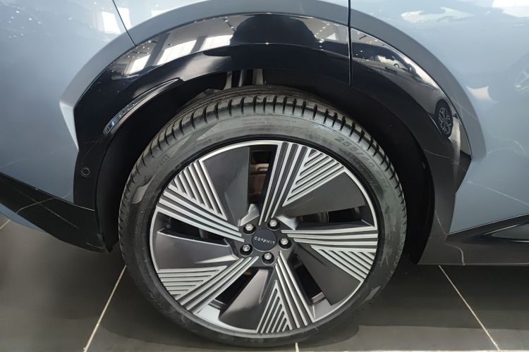 领克08 EM-P 2025款 220km 四驱性能Halo车身外观6008