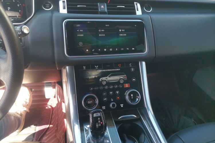 路虎 揽胜运动版新能源 2019款  P400e SE中控内饰16