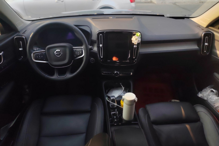 沃尔沃XC40 2023款 B4 四驱智远豪华版中控内饰12