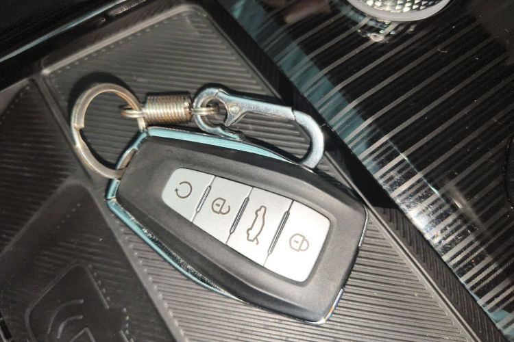 吉利汽车 星越L 2024款 2.0TD 高功自动两驱天际版中控内饰7001