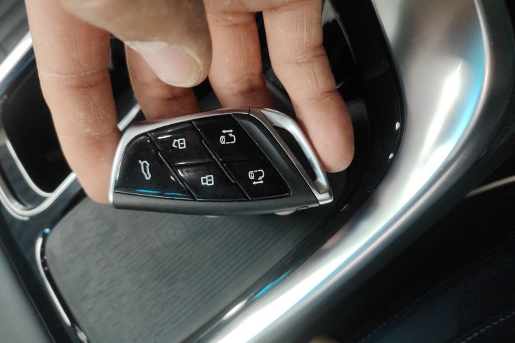 上汽大通MAXUS 大通G90 2022款 2.0T 星际旗舰版中控内饰11