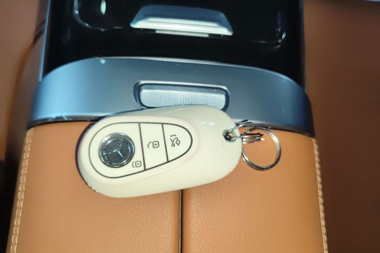 奔驰GLC 2023款 GLC 260 L 4MATIC 豪华型 5座中控内饰7001