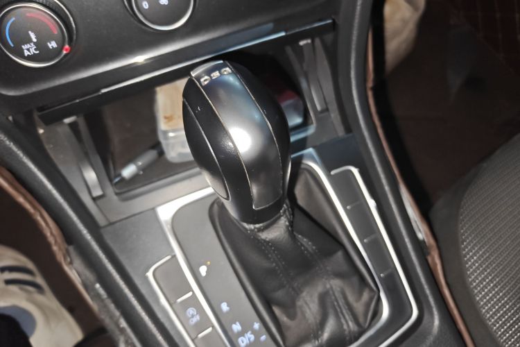 大众 高尔夫 2018款 230TSI 自动舒适型中控内饰18