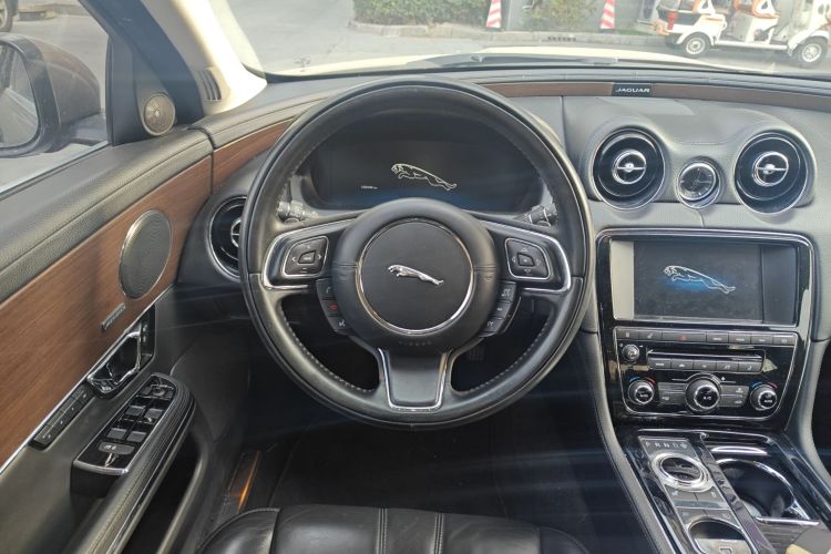 捷豹XJ 2015款 XJL 2.0T 典雅商务80周年典藏版局部细节13