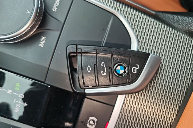 宝马3系 2021款 330i M运动曜夜套装中控内饰11