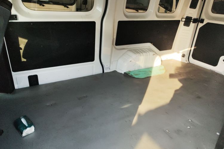 瑞驰汽车 瑞驰新能源EC75 2025款 客运 智行超充版 先锋型Ⅰ 52.16kWh中控内饰21