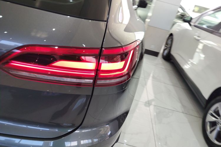 大众 途锐 2021款 2.0TSI 领航特别版车身外观9