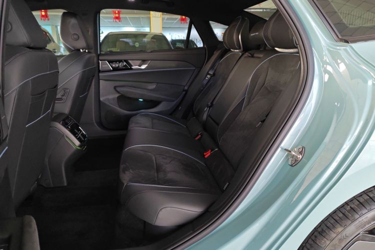 大众 帕萨特 2025款 Pro 380TSI 星空龙尊版中控内饰7004