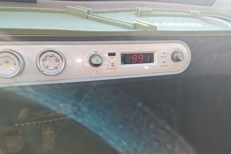 五菱汽车 宏光MINIEV 2021款 马卡龙时尚款 磷酸铁锂中控内饰16