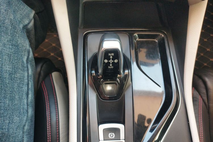 领克02 2018款 1.5T DCT两驱耀版 国V中控内饰18