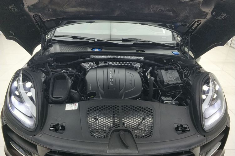 保时捷 2021款 Macan 2.0T机舱底盘24