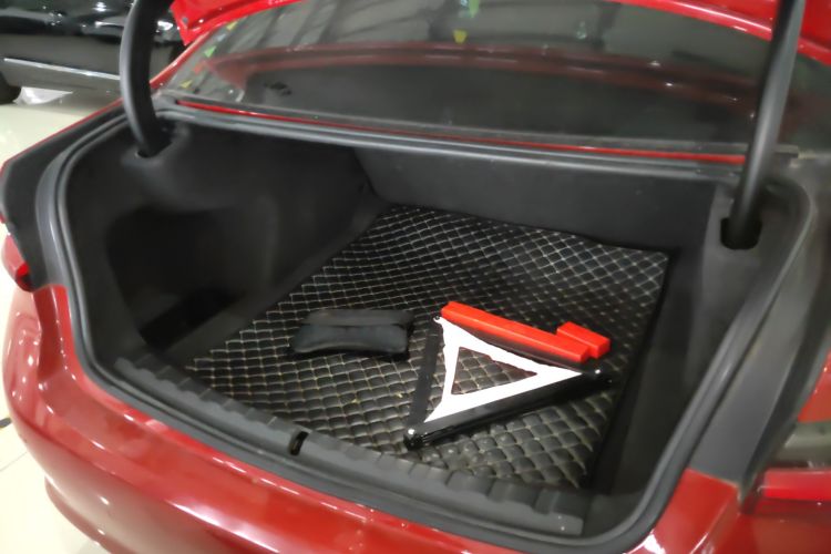 宝马3系 2020款 325Li 首发版机舱底盘23