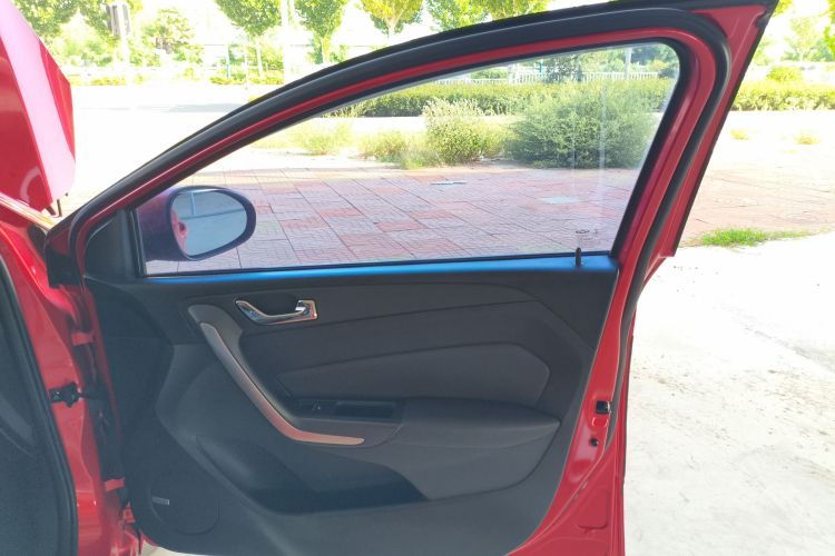 奇瑞 艾瑞泽5 2016款 1.5L 手动领潮版中控内饰42