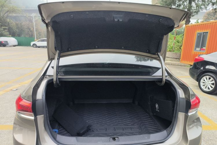 别克 英朗 2019款 15T 双离合进取型 国VI机舱底盘23