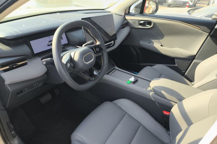 领克06 EM-P 2025款 EM-P 126长续航Halo中控内饰20