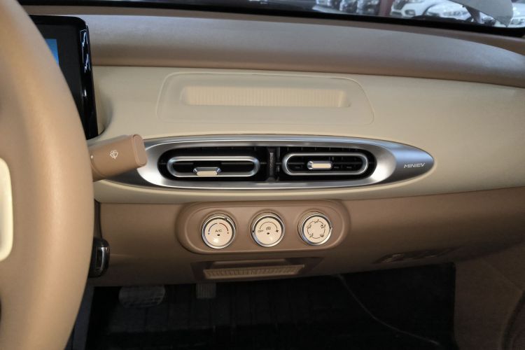 五菱汽车 宏光MINIEV 2025款 四门版 进阶款中控内饰16