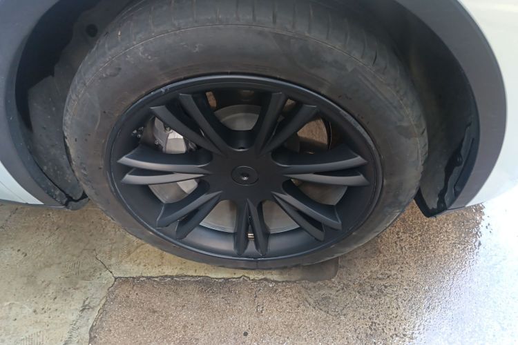 特斯拉 Model Y 2022款 后轮驱动版车身外观10