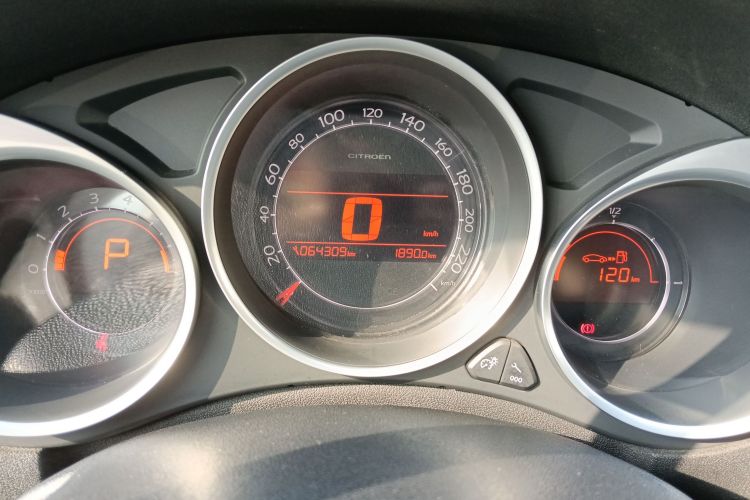 雪铁龙C4L 2014款 1.6THP 智驱版 自动劲智型中控内饰14