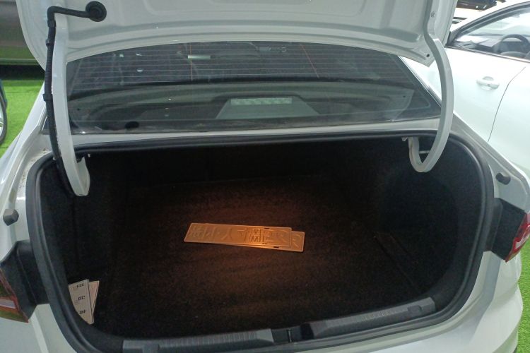 大众 朗逸 2023款 300TSI DSG满逸版机舱底盘23