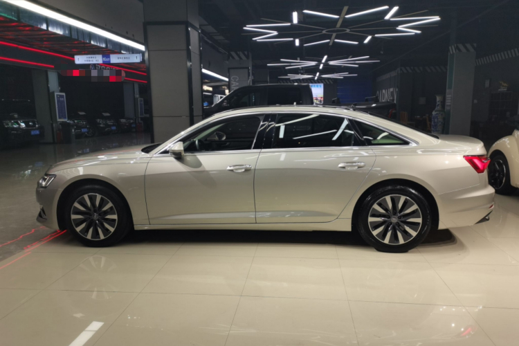 奥迪A6L 2019款 45 TFSI 臻选致雅型车身外观4