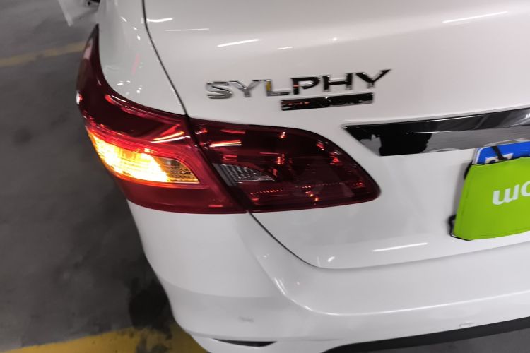 日产 轩逸 2024款 改款二 经典 1.6XE CVT舒适版车身外观9