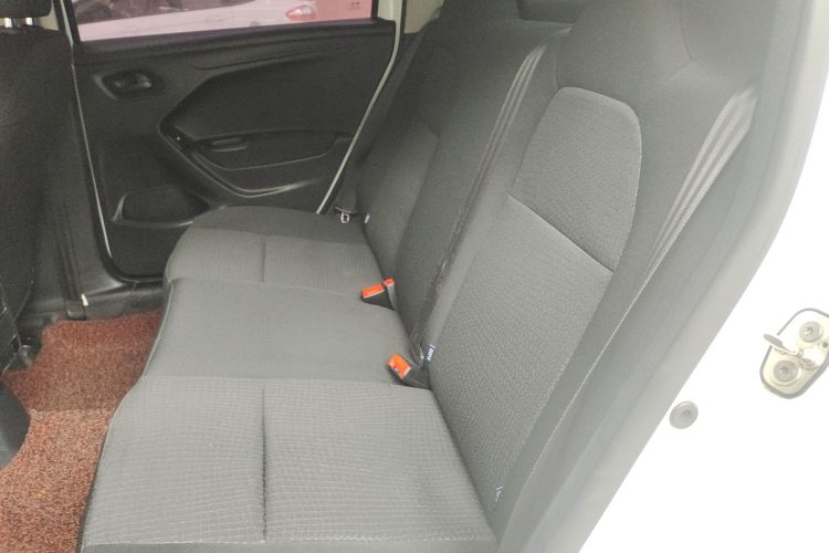 标致301 2016款 1.6L 手动舒适版中控内饰21