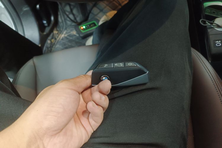 宝马iX1 2023款 eDrive25L M运动套装中控内饰11