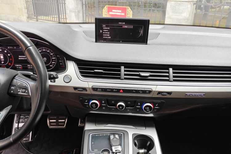 奥迪Q7 2019款 55 TFSI 技术型中控内饰16