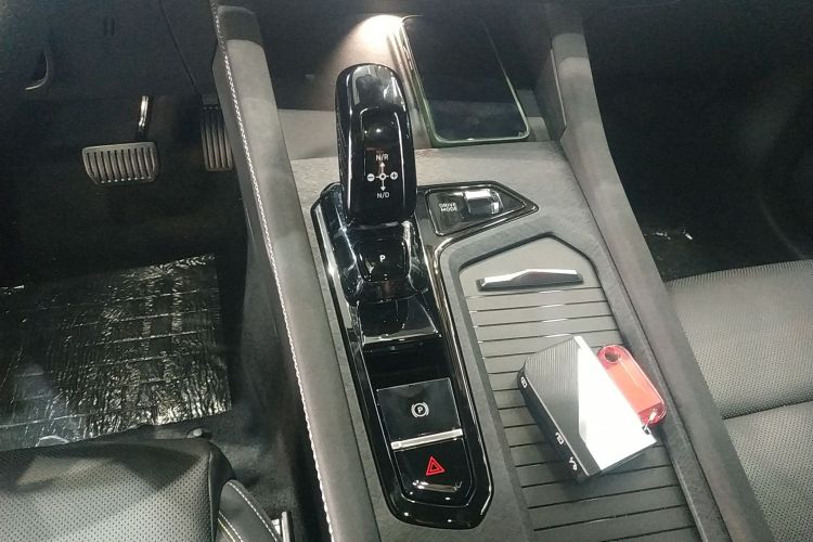 领克03 2025款 1.5TD DCT冠军版Pro中控内饰18