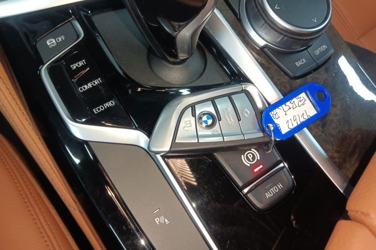 宝马5系 2020款 530Li 领先型 M运动套装中控内饰11