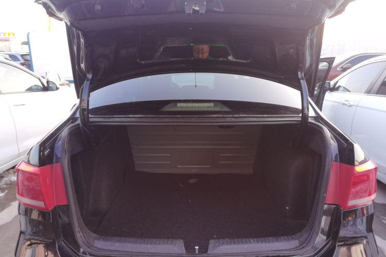 大众 桑塔纳 2015款 1.6L 自动舒适版机舱底盘23