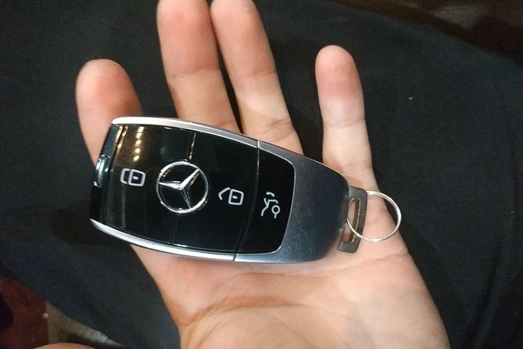 奔驰E级 2016款 E 300 L 运动时尚型中控内饰11