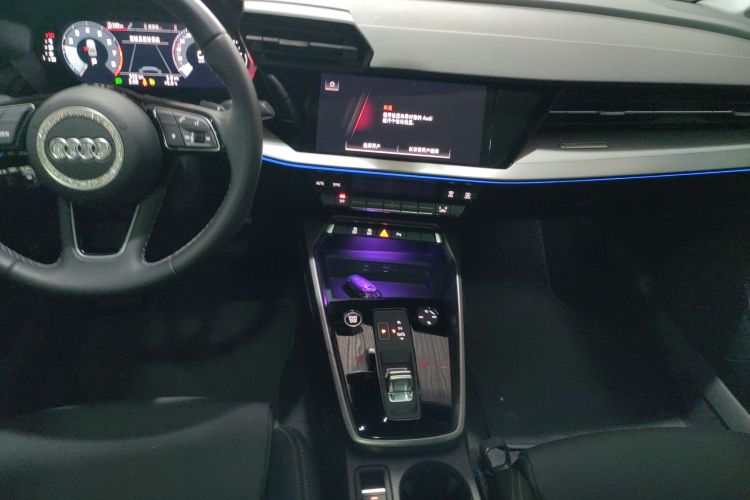 奥迪A3 2024款 A3L Limousine 35 TFSI 时尚运动型中控内饰16