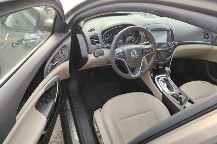 别克 君威 2014款 2.0L 精英时尚型中控内饰20