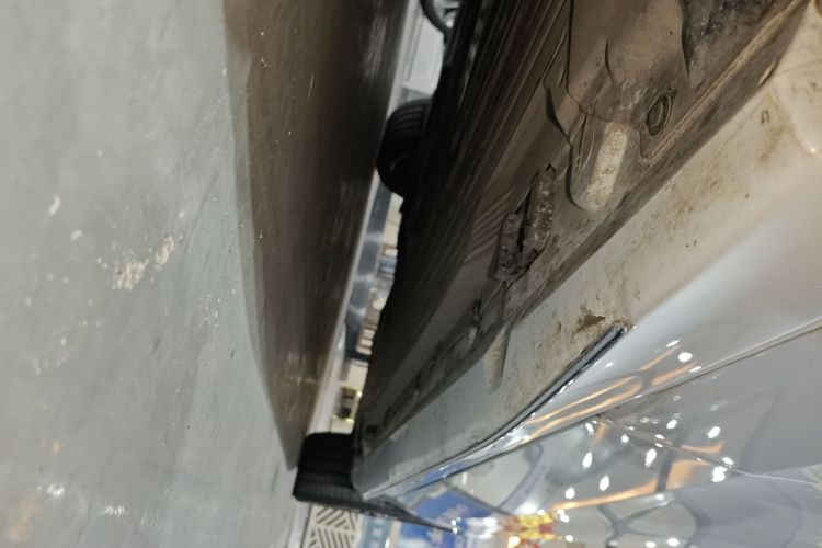 奔驰C级 2023款 改款二 C 260 L 运动版局部细节9002