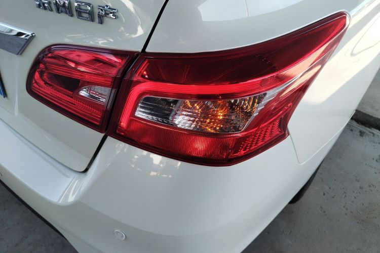 日产 轩逸 2022款 经典 1.6XL CVT豪华版车身外观9