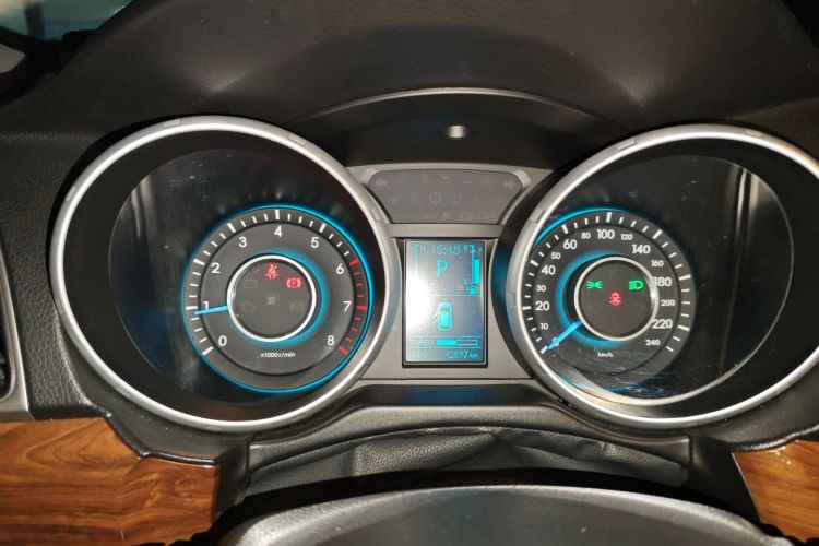 北汽威旺S50 2016款 1.5T CVT乐动尊享型中控内饰14