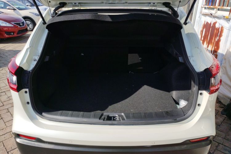 日产 逍客 2021款 2.0L CVT豪华版机舱底盘23