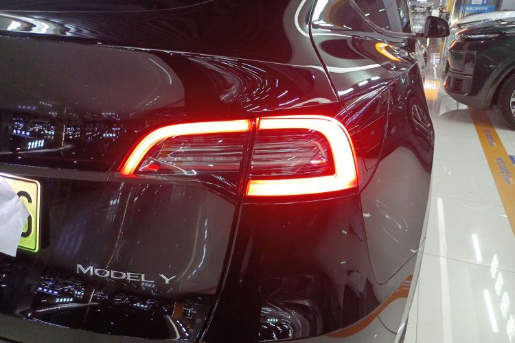 特斯拉 Model Y 2022款 改款 后轮驱动版车身外观9