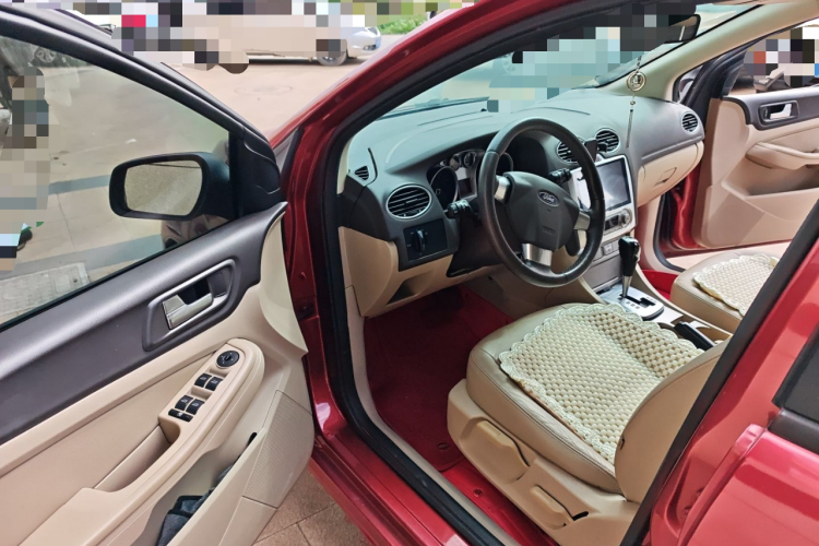 福特 福克斯 2013款 两厢经典 1.8L 自动时尚型中控内饰20