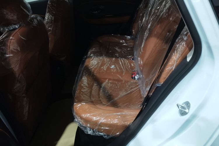 江淮钇为 钇为3 2025款 330km 潮悦版中控内饰7004