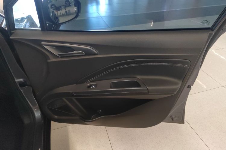 哪吒汽车 哪吒V 2022款 长续航行业定制版中控内饰7005