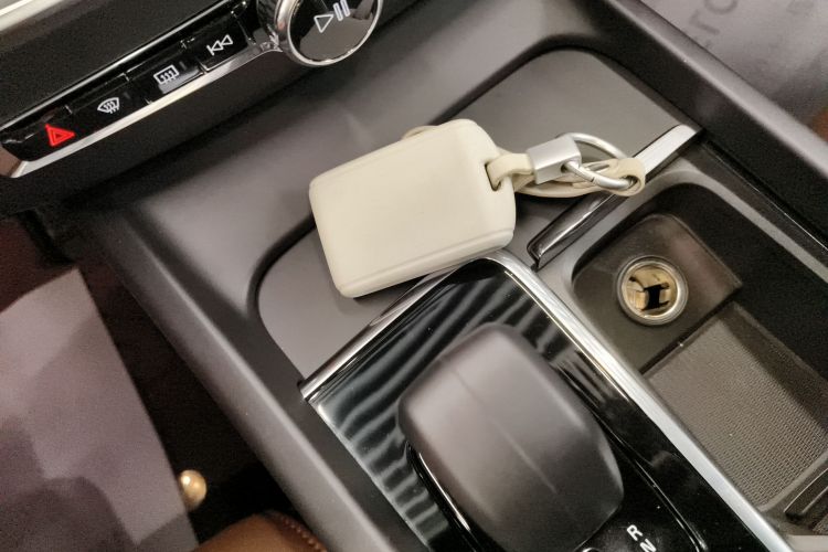 沃尔沃XC60 2025款 B5 四驱智逸豪华版中控内饰11