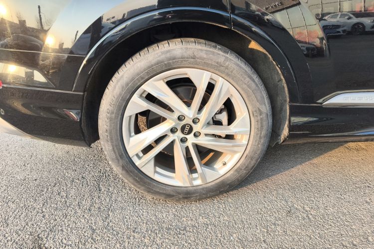 奥迪Q7 2022款 45 TFSI quattro S line运动型车身外观6008