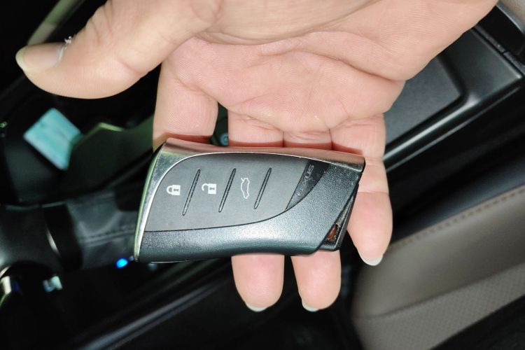 雷克萨斯ES 2023款 200 卓越版中控内饰11