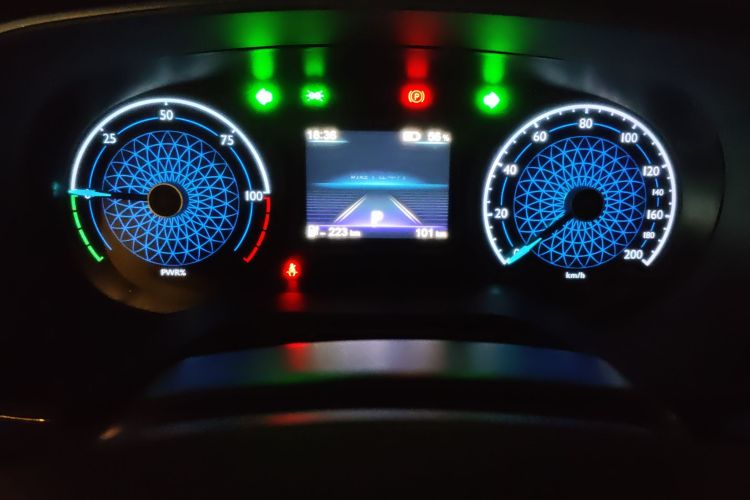 红旗E-QM5 2024款 450km 出行版中控内饰15