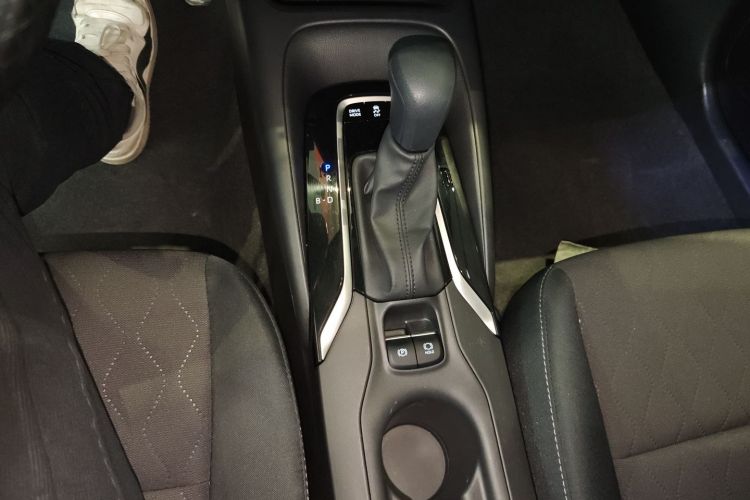 丰田 卡罗拉 2023款 1.8L 智能电混双擎 精英版中控内饰18