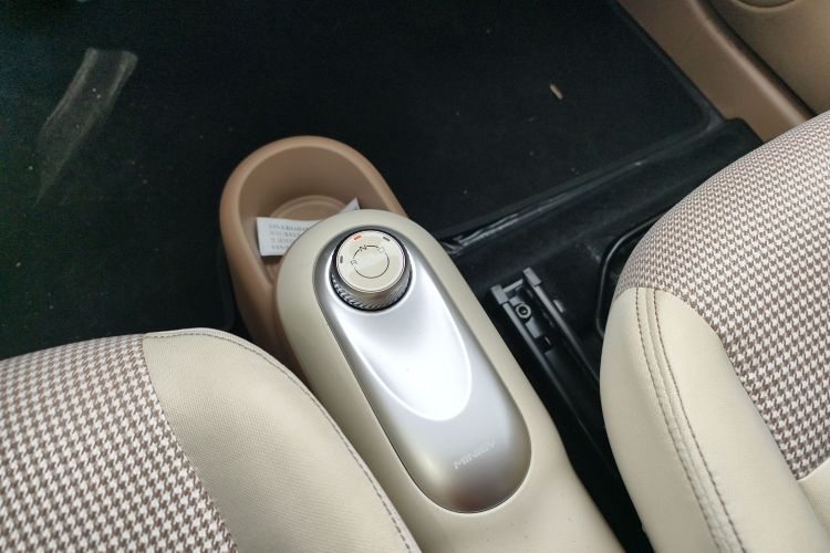 五菱汽车 宏光MINIEV 2025款 四门版 进阶款中控内饰18