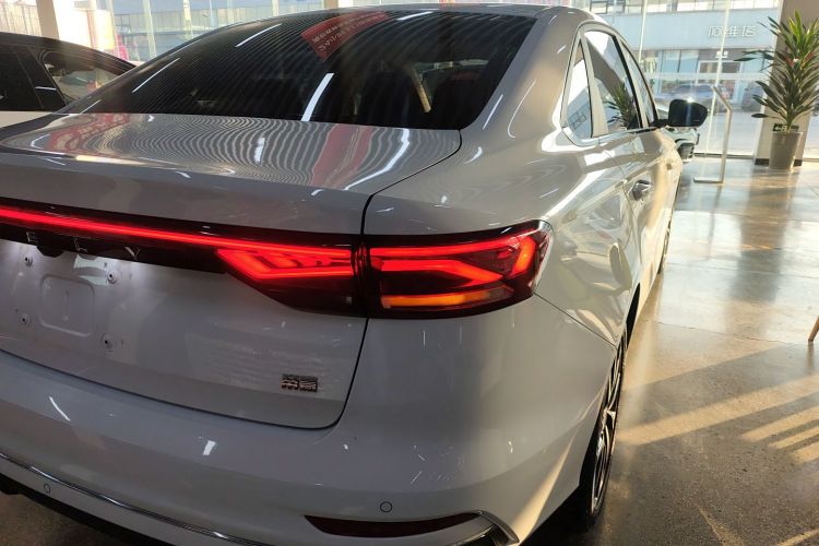 吉利汽车 帝豪 2025款 第4代 1.5L CVT旗舰型车身外观9
